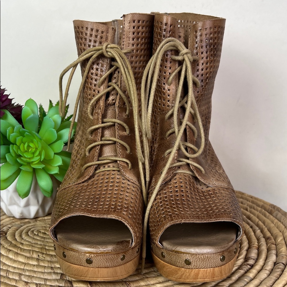 Antelope Brown Perforated Lace-Up Women's Boots Peep Toe 39 Anthropologie - Picture 2 of 10